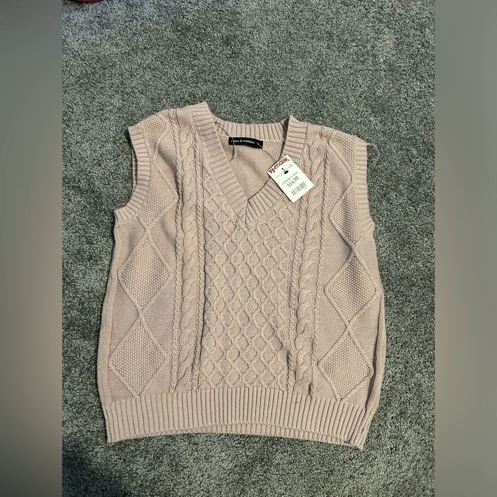Moon & Madison, small, mauve sweater vest